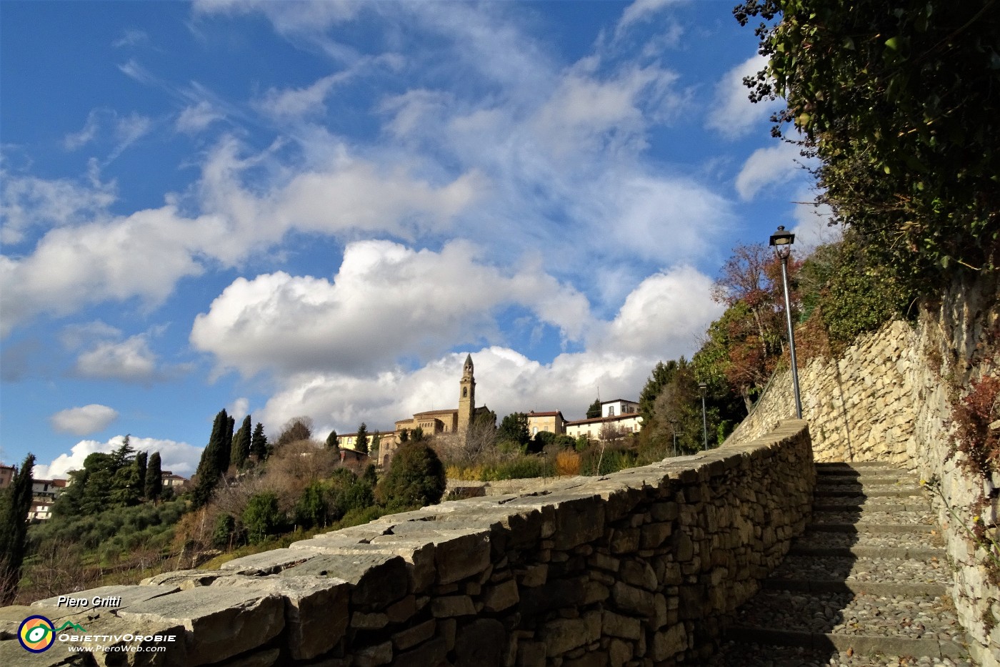 29 Vista sul Tempio dei Caduti di via Sudorno.JPG